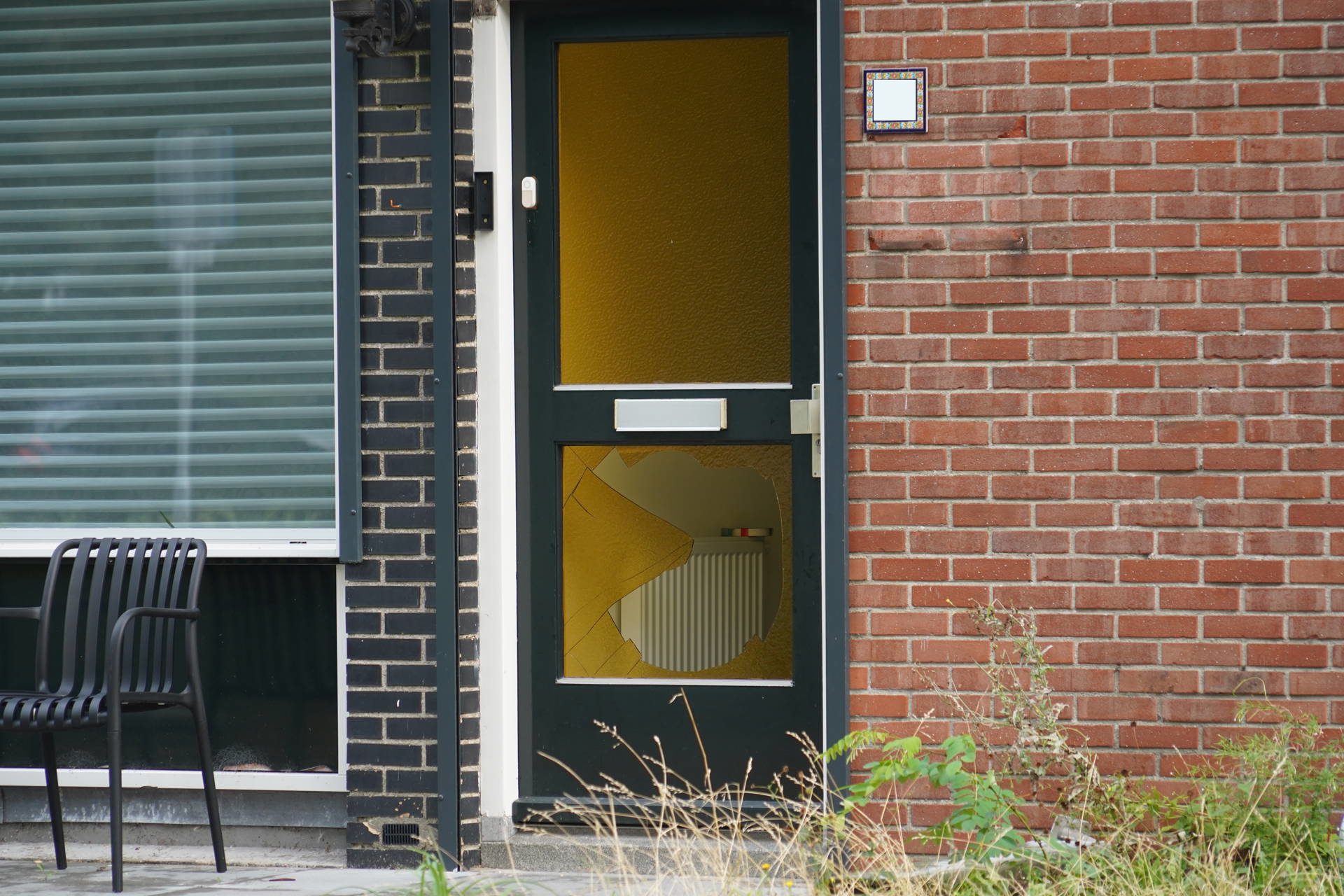 Politie rukt massaal uit na conflict bij woning in Apeldoorn