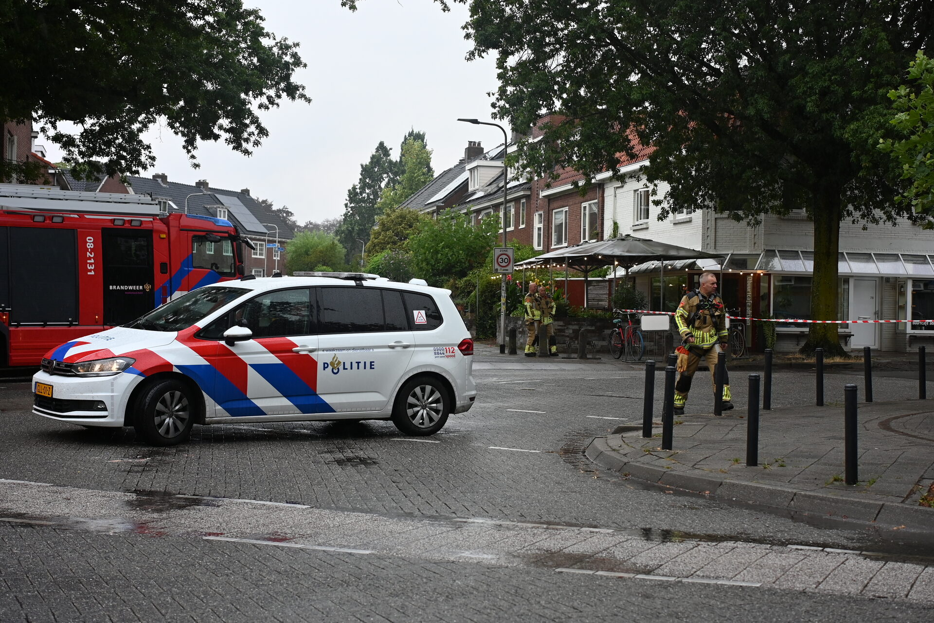 Twee personen op dak zorgen voor grote inzet hulpdiensten