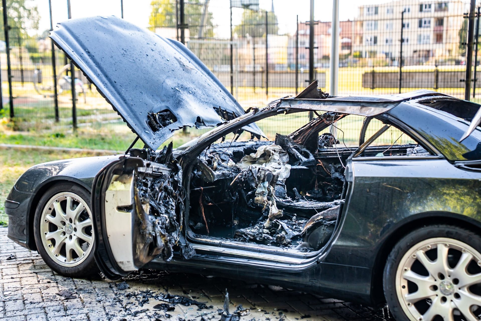 Rook uit dashboard gevolgd door uitslaande brand Doesburg