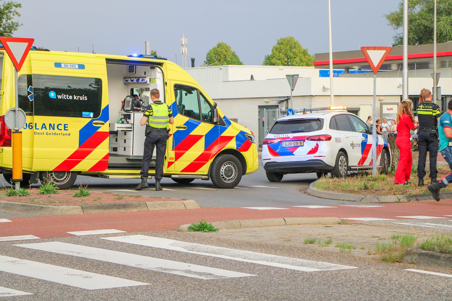 Vrouw zwaargewond na aanrijding met auto Zutphen