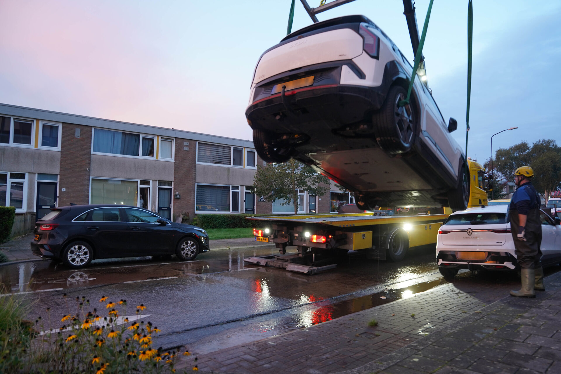 Elektrische auto weggetakeld bij waterlekkage