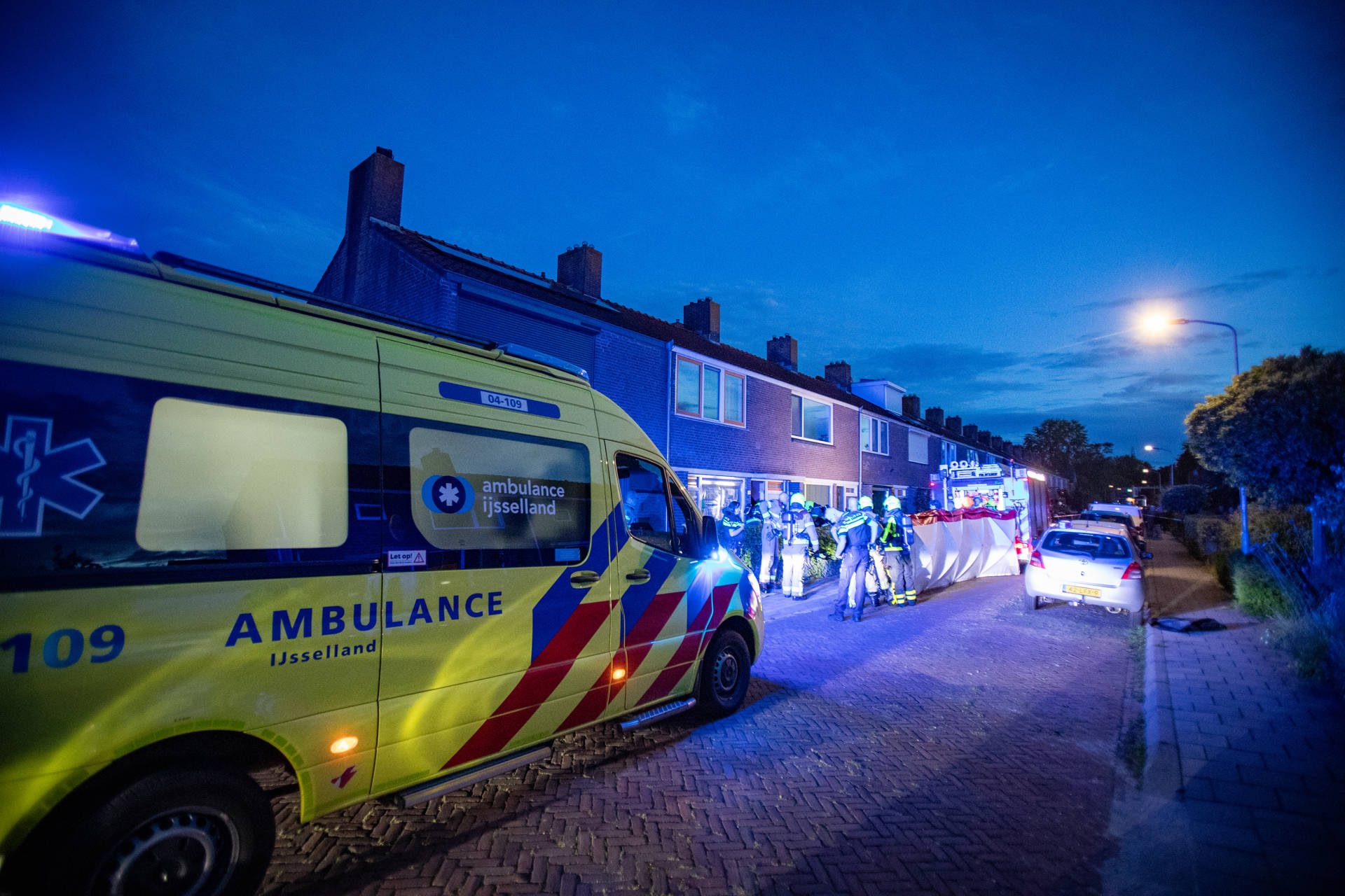 Twee gewonden bij woningbrand, één zwaargewond