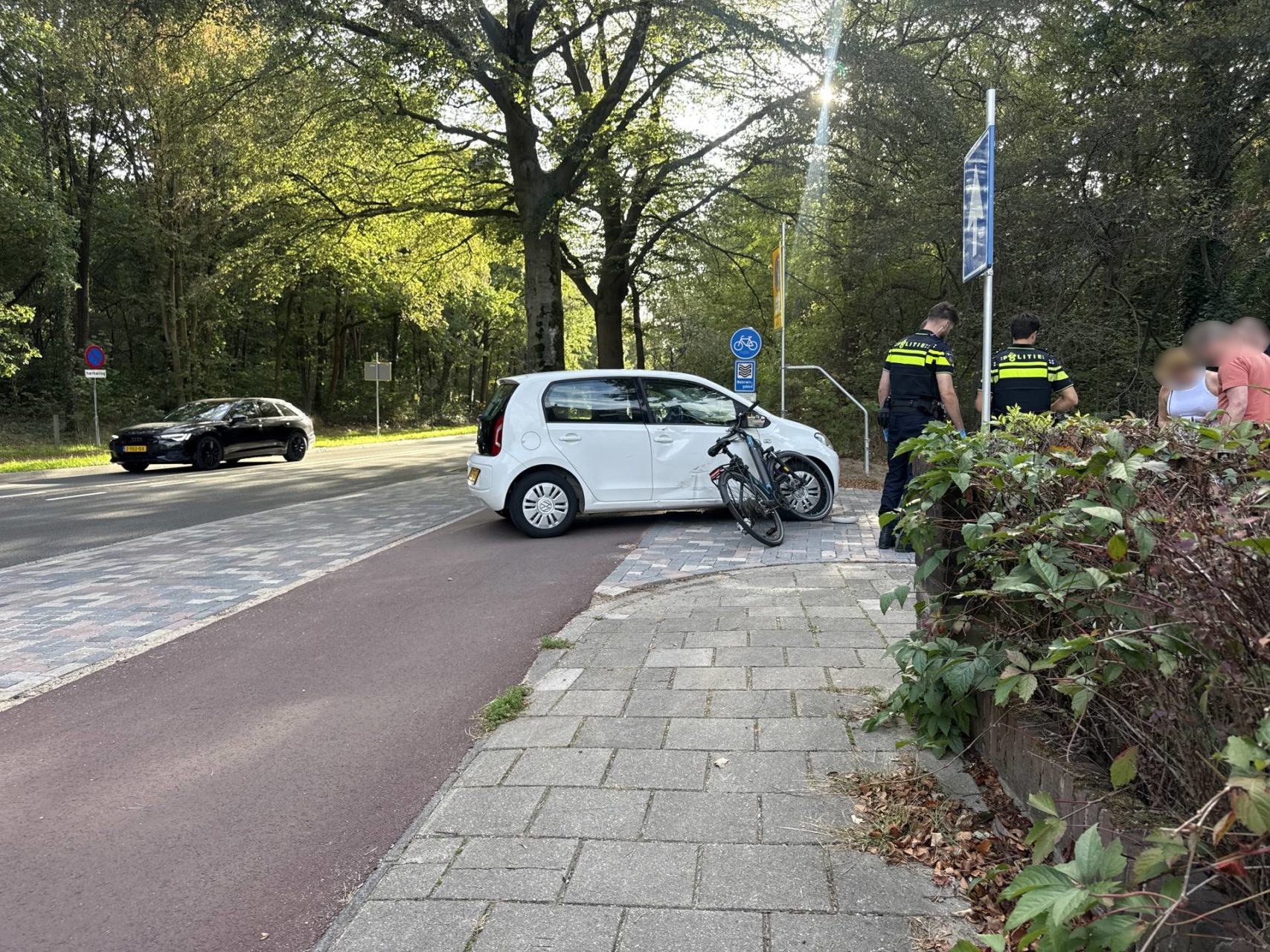 Fietser naar ziekenhuis na botsing met auto in Nijmegen