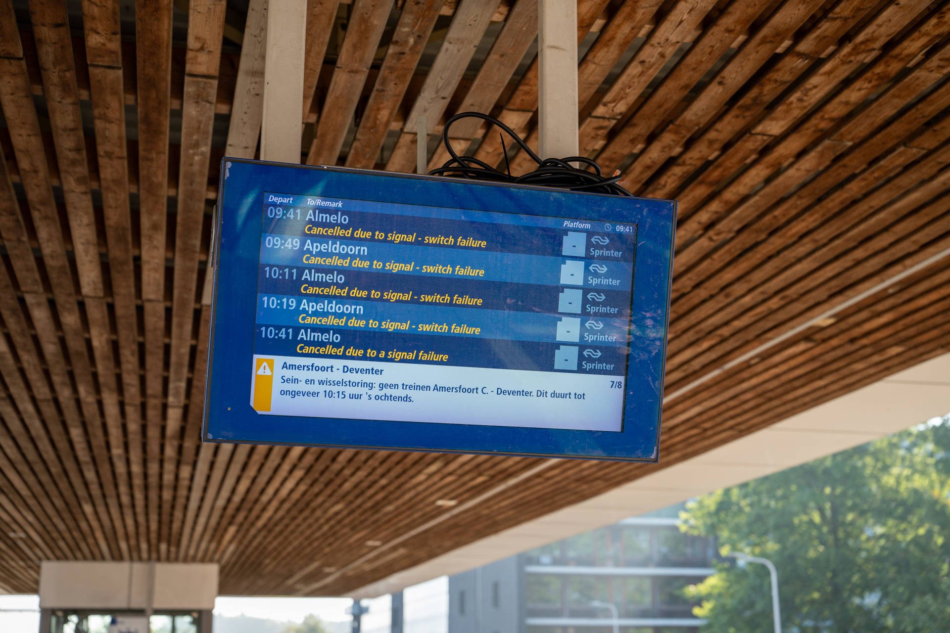 Grote treinstoring door sabotage, buizen aan spoor vastgemaakt