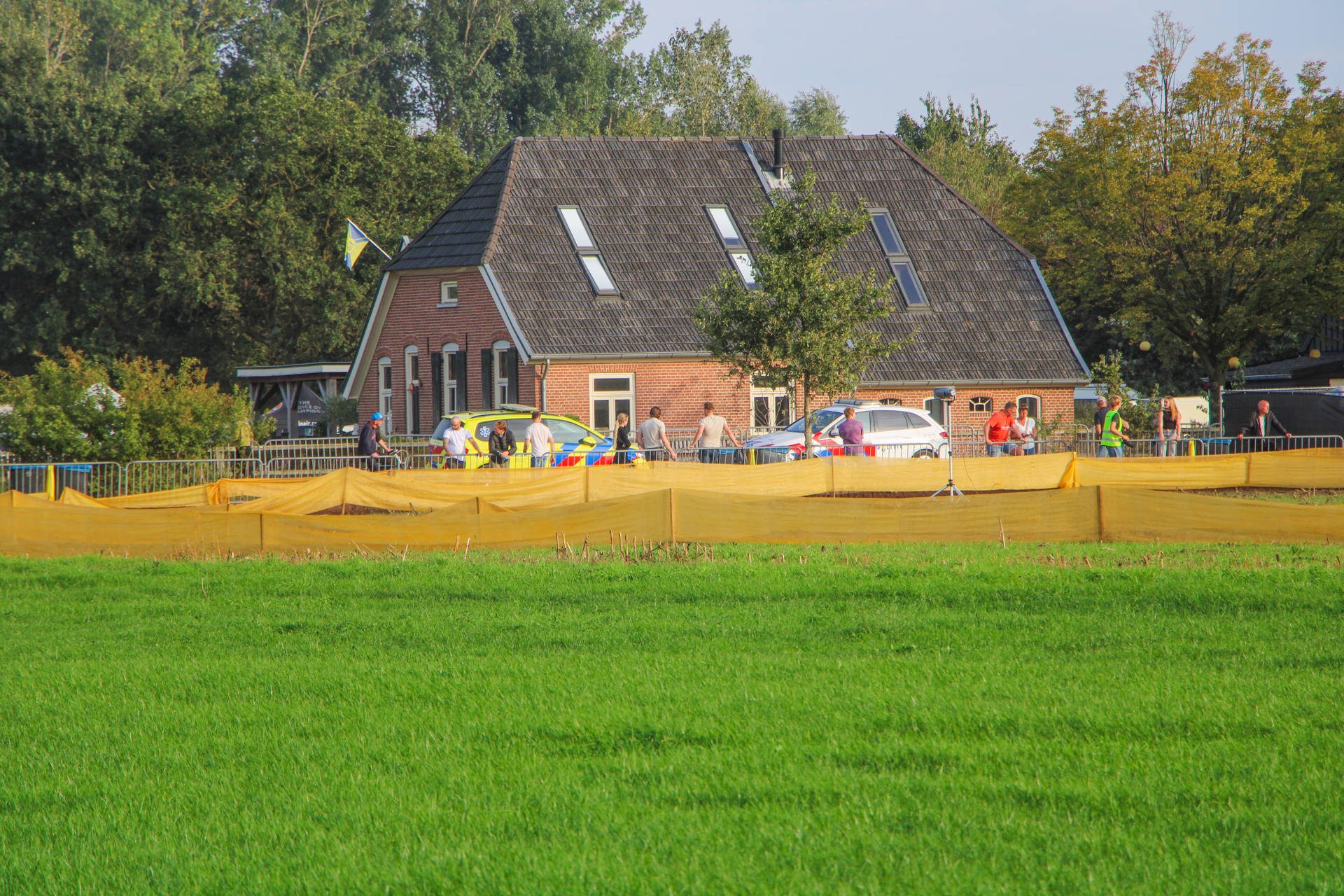 Traumahelikopter opgeroepen na motorongeval op crossbaan