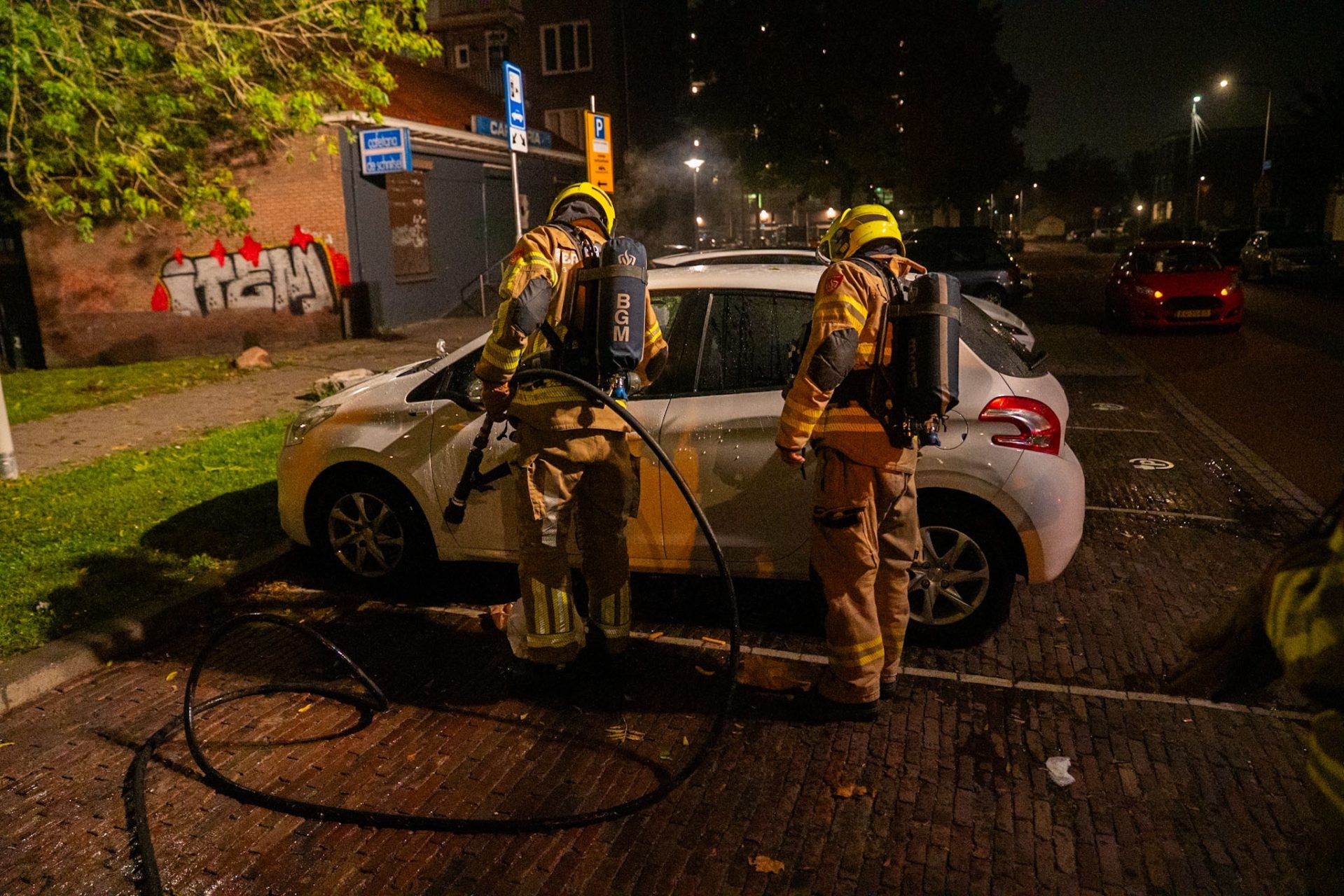 Politie vermoedt brandstichting bij autobrand in Arnhem