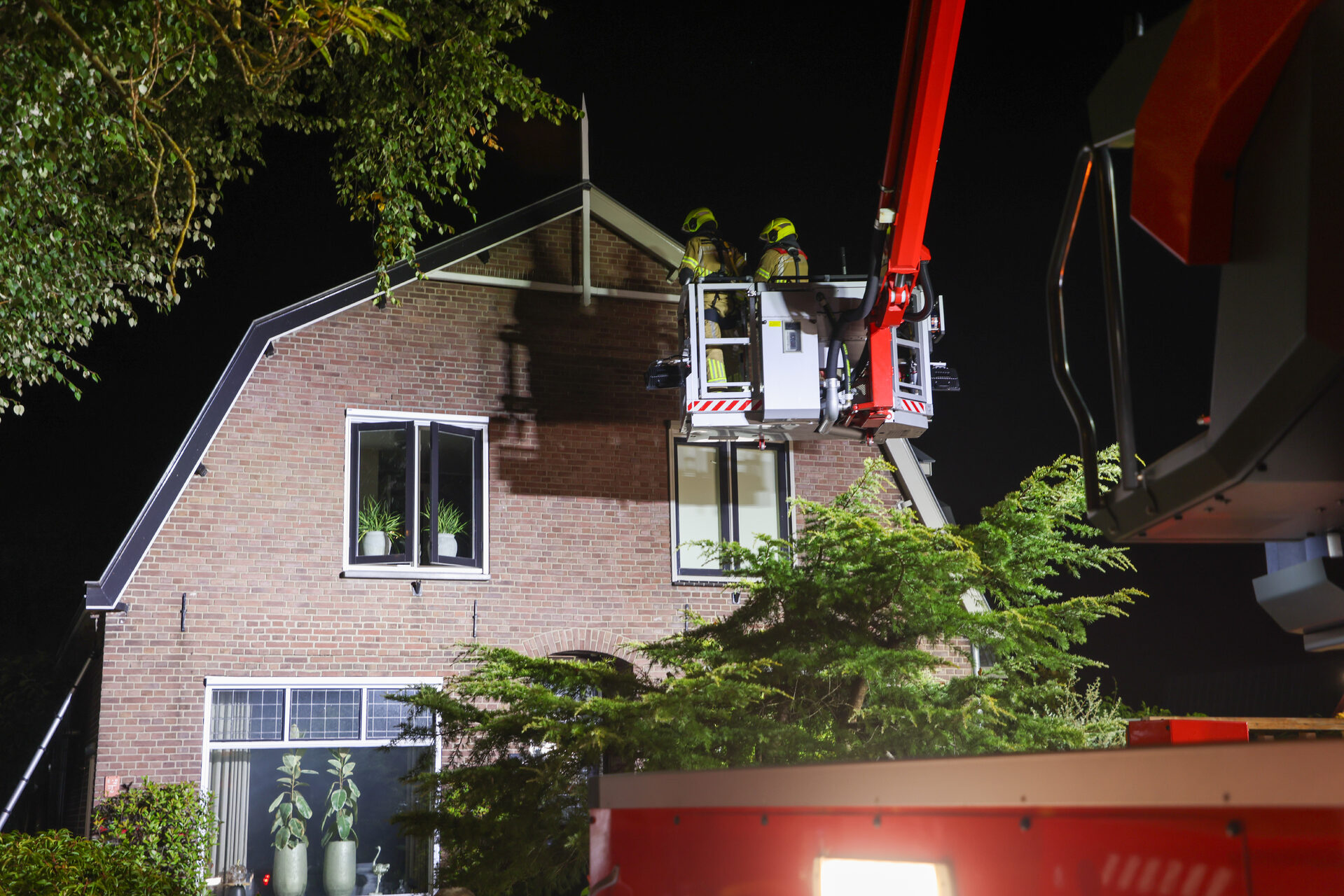 Woning onbewoonbaar door brand, brandhaard lastig te vinden