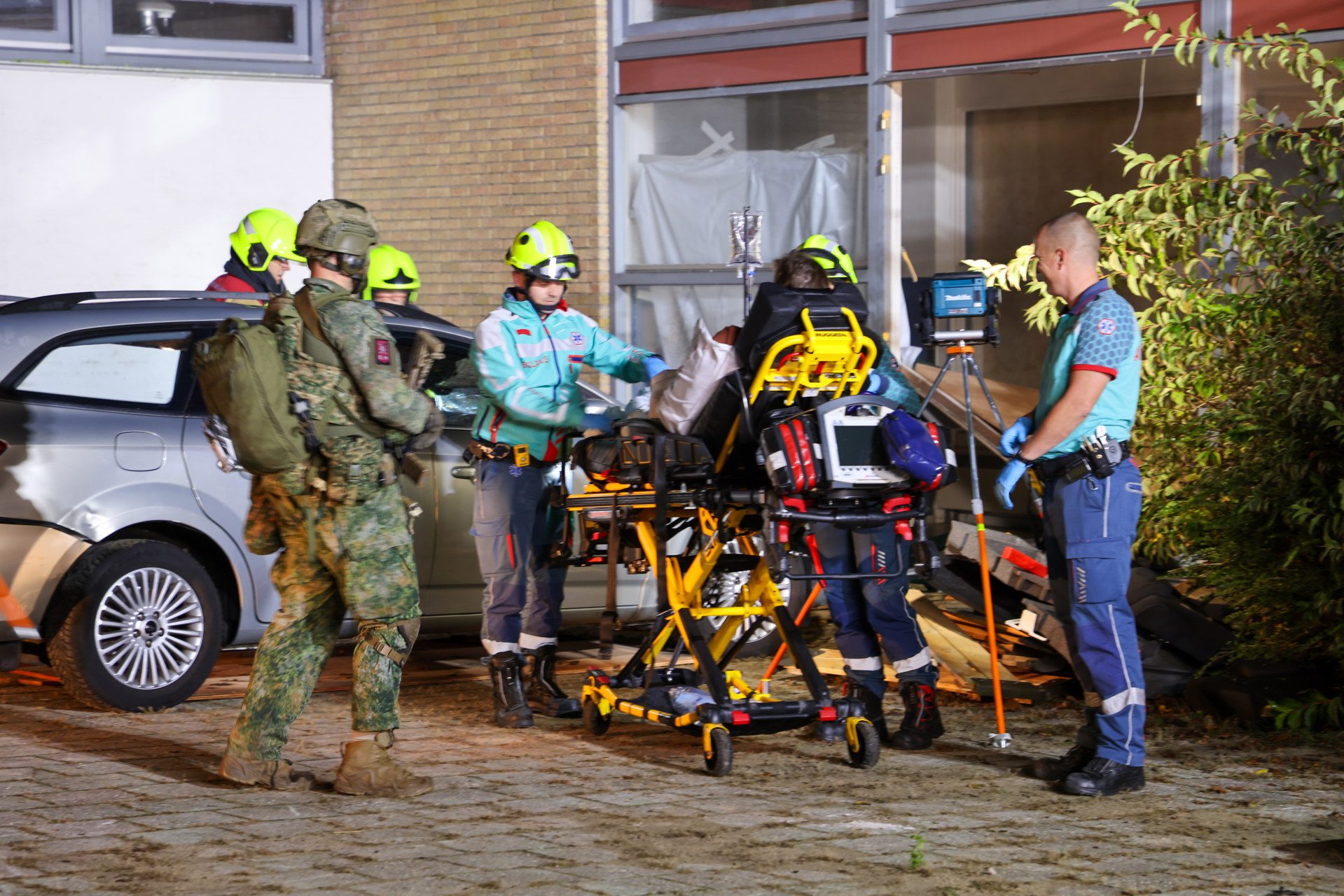 Militairen en hulpdiensten trainen bij leegstaand schoolgebouw