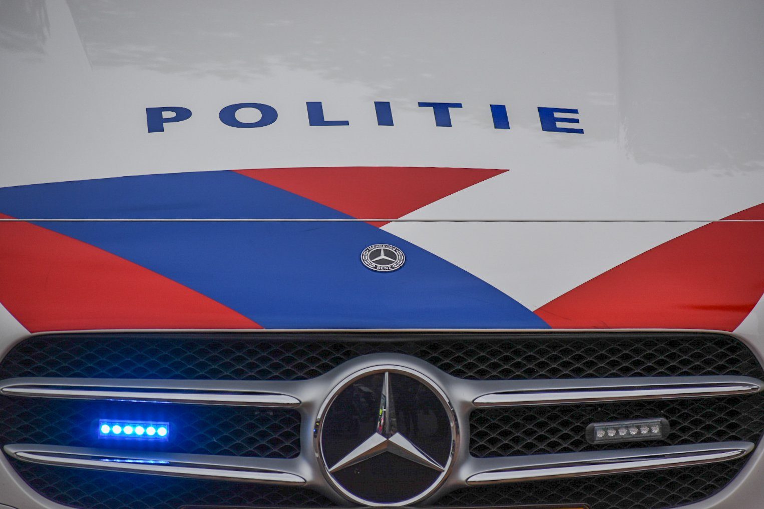 Man bij keel gegrepen en autoruit vernield, politie zoekt getuigen